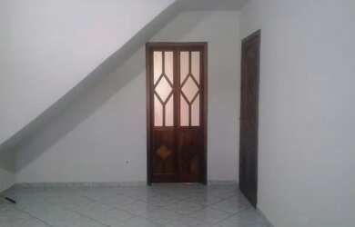 Imagem: A casa possui 3 Dormitórios, 1 Banheiro, 2 Vagas na garagem