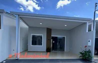 Imagem: A casa possui 3 Dormitórios, 2 Banheiros, 2 Vagas na garagem