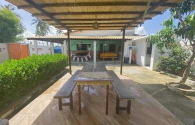 Imagem: A casa possui 3 Dormitórios, 2 Banheiros, 1 Vaga na garagem