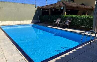 Imagem: A casa possui 4 Dormitórios, 3 Banheiros, 4 Vagas na garagem