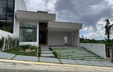 Imagem: A casa em condomínio possui 3 Dormitórios, 2 Banheiros, 4