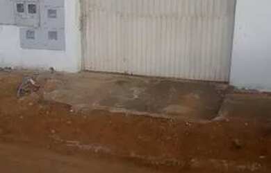 Imagem: A casa possui 2 Dormitórios, 1 Banheiro, 1 Vaga na garagem