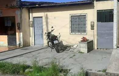 Imagem: A casa possui 2 Dormitórios, 2 Banheiros e está localizado