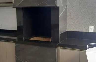 Imagem: A casa em condomínio possui 3 Dormitórios, 5 Banheiros, 4