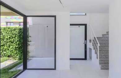 Imagem: A casa possui 3 Dormitórios, 1 Banheiro, 1 Vaga na garagem