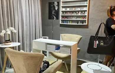 Imagem: O depósito possui 3 Vagas na garagem, 1m² de Área e está