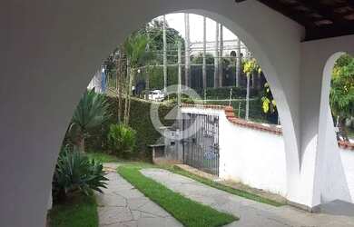 Imagem: A casa possui 3 Dormitórios, 4 Banheiros, 3 Vagas na garagem