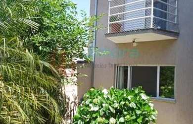 Imagem: A casa possui 3 Dormitórios, 3 Banheiros, 2 Vagas na garagem