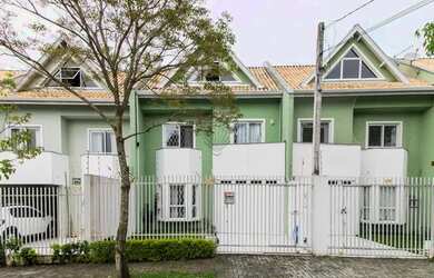 Imagem: A casa possui 3 Dormitórios, 4 Banheiros, 2 Vagas na garagem