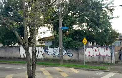 Imagem: A casa possui 3 Dormitórios, 2 Banheiros, 4 Vagas na garagem