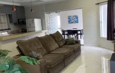 Imagem: A casa possui 3 Dormitórios, 4 Banheiros, 3 Vagas na garagem