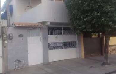 Imagem: A casa possui 3 Dormitórios, 2 Banheiros, 1 Vaga na garagem