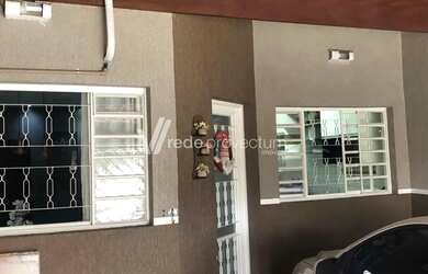 Imagem: A casa possui 2 Dormitórios, 2 Banheiros, 2 Vagas na garagem