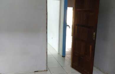 Imagem: A casa possui 3 Dormitórios, 2 Banheiros, 1 Vaga na garagem