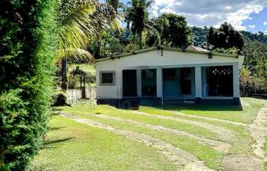 Imagem: A chácara possui 4.400m² de Área e está localizado em Mairinque