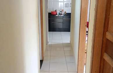 Imagem 6: Vendo uma casa em Guarapari no bairro coroado. A casa tem três quartos sala espaçosa