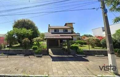 Imagem: A casa possui 4 Dormitórios, 4 Banheiros, 3 Vagas na garagem