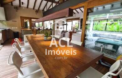 Imagem: A casa possui 4 Dormitórios, 5 Banheiros, 3 Vagas na garagem