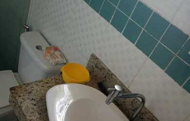 Imagem 10: Vendo uma casa em Guarapari no bairro coroado. A casa tem três quartos sala espaçosa