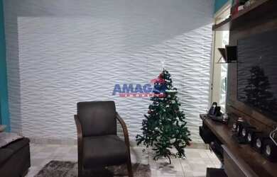 Imagem: A casa possui 2 Dormitórios, 1 Banheiro, 2 Vagas na garagem