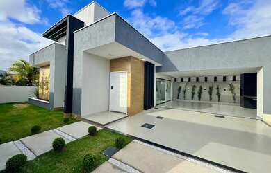 Imagem: A casa possui 2 Dormitórios, 1 Banheiro, 2 Vagas na garagem