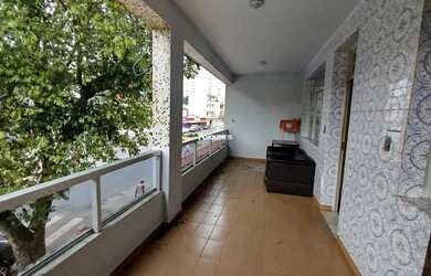 Imagem: A casa possui 4 Dormitórios, 3 Banheiros, 3 Vagas na garagem