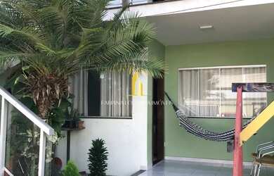 Imagem: A casa possui 2 Dormitórios, 1 Banheiro, 2 Vagas na garagem