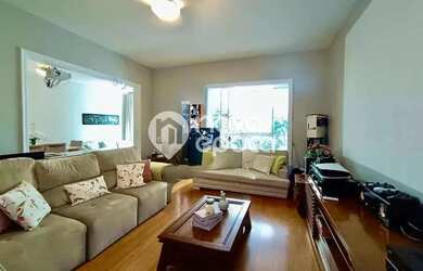 Imagem: O apartamento possui 4 Dormitórios, 1 Banheiro, 1 Vaga na garagem