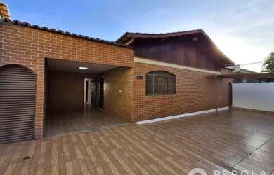 Imagem: O depósito possui 1 Vaga na garagem, 200m² de Área e está