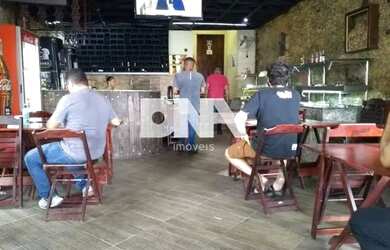 Imagem: A casa possui 5 Dormitórios, 1 Banheiro, 2 Vagas na garagem