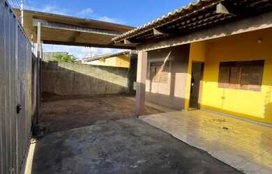 Imagem: A casa possui 2 Dormitórios, 1 Banheiro, 2 Vagas na garagem