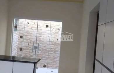 Imagem: A casa possui 3 Dormitórios, 3 Banheiros, 3 Vagas na garagem