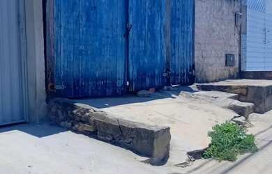 Imagem: A casa possui 2 Dormitórios, 1 Banheiro e 1 Vaga na garagem