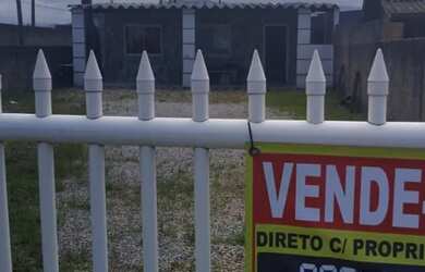 Imagem: A casa possui 3 Dormitórios, 1 Banheiro, 4 Vagas na garagem