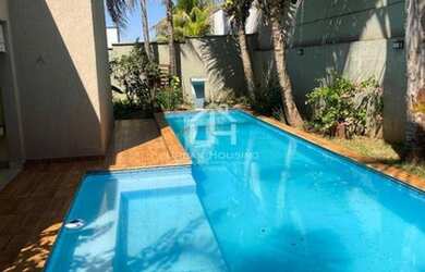 Imagem: A casa em condomínio possui 4 Dormitórios, 5 Banheiros, 3