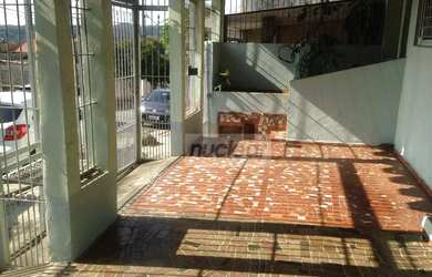 Imagem: A casa possui 5 Dormitórios, 3 Banheiros, 2 Vagas na garagem