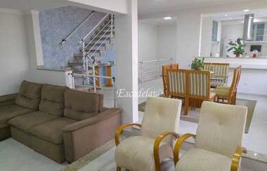 Imagem: A casa possui 4 Dormitórios, 4 Banheiros, 3 Vagas na garagem