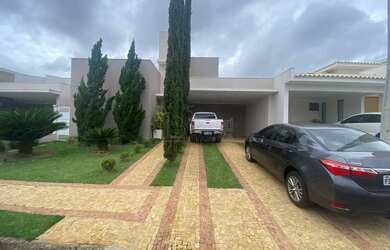 Imagem: A casa em condomínio possui 3 Dormitórios, 3 Banheiros, 4