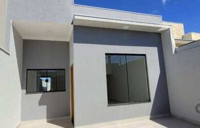 Imagem: A casa possui 2 Dormitórios, 1 Banheiro, 2 Vagas na garagem