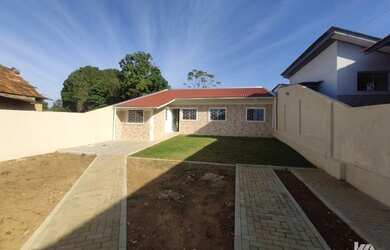 Imagem: A casa possui 2 Dormitórios, 1 Banheiro, 1 Vaga na garagem