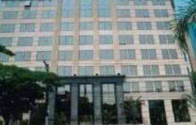 Imagem: O depósito possui 5 Vagas na garagem e 300m² de Área e está