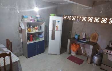 Imagem: A casa possui 3 Dormitórios, 2 Banheiros, 1 Vaga na garagem