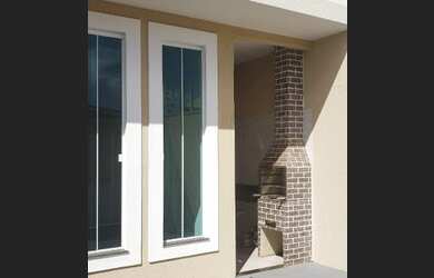 Imagem: A casa possui 2 Dormitórios, 2 Banheiros, 2 Vagas na garagem