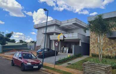 Imagem: A casa em condomínio possui 4 Dormitórios, 3 Banheiros, 4