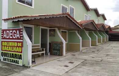 Imagem: A casa possui 1 Dormitório, 1 Banheiro, 1 Vaga na garagem