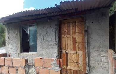 Imagem: A casa possui 1 Dormitório, 1 Banheiro e está localizado