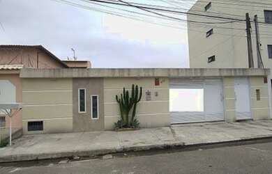 Imagem: A casa possui 5 Dormitórios, 4 Banheiros, 5 Vagas na garagem