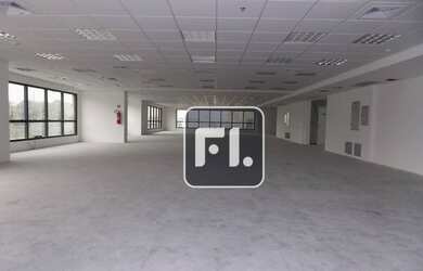 Imagem: O depósito possui 5 Vagas na garagem, 1354m² de Área e está