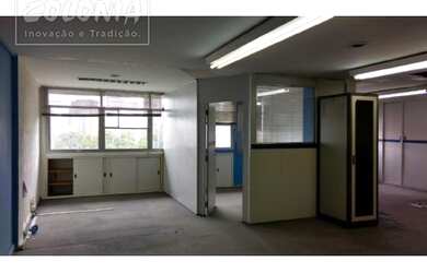 Imagem: O depósito possui 1 Vaga na garagem, 110m² de Área e está