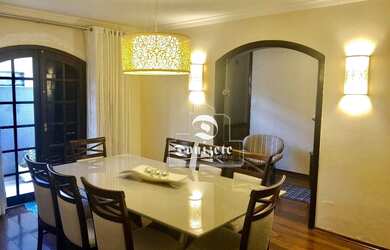 Imagem: A casa possui 4 Dormitórios, 2 Banheiros, 3 Vagas na garagem